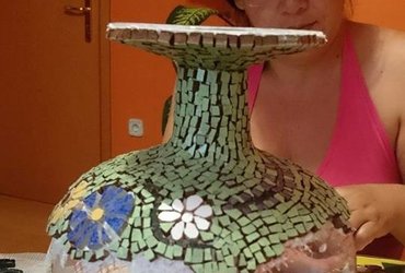 Cvetlični lonci z mozaičarko Natalijo Zabav
